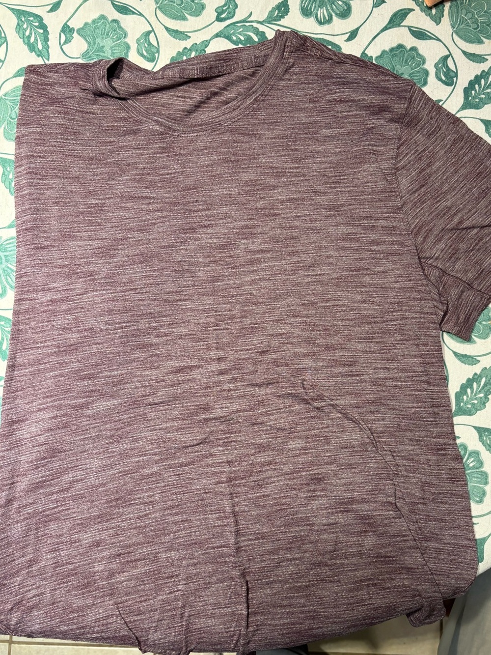 Lulu Lemon Heathered Plum V-Neck Top - Picture 4 of 4